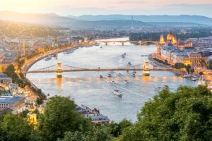 SEMANA SANTA. Budapest desde Vitoria del 02-06 Abril.