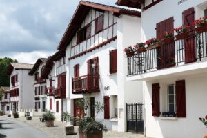 Turismo Navarra: BRUJAS, INDIANOS Y OTROS CUENTOS TRANSFRONTERIZOS