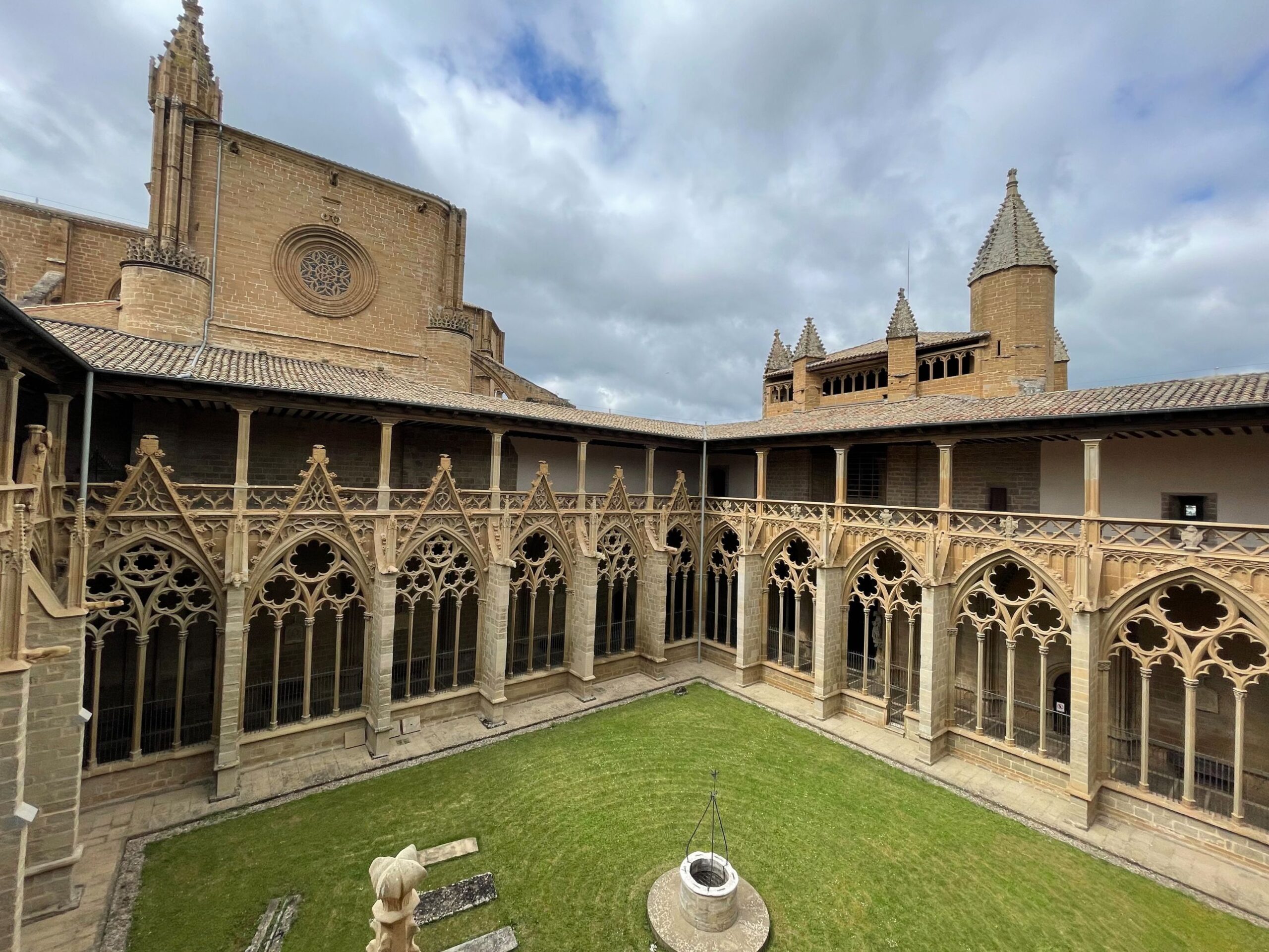 Turismo Navarra: BRUJAS, INDIANOS Y OTROS CUENTOS TRANSFRONTERIZOS